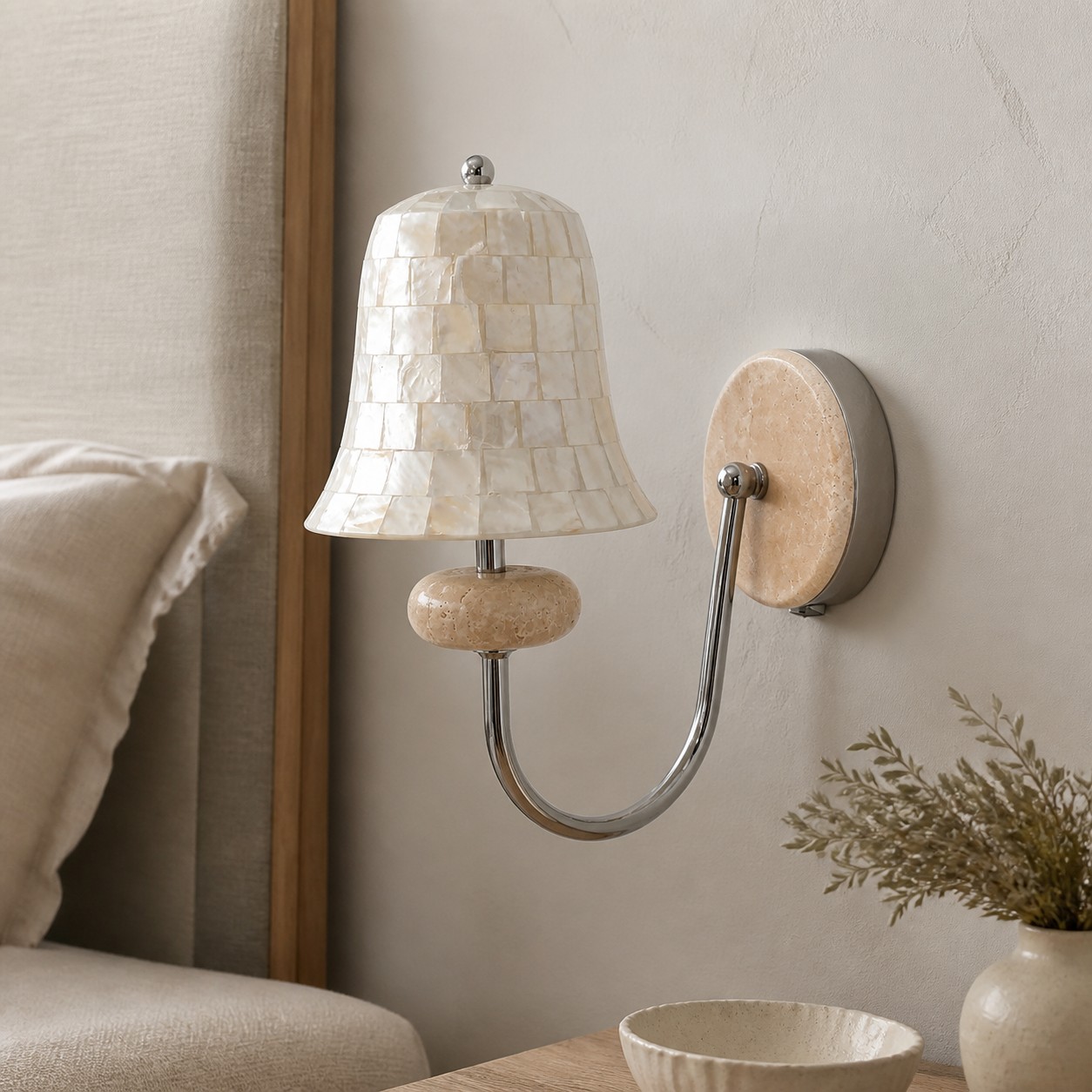 Wandlamp van parelmoer en steen