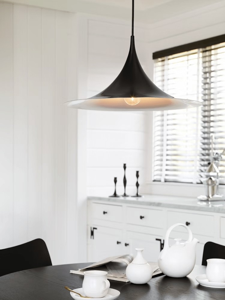 Bogenf&ouml;rmige Aluminium-Pendelleuchte mit Stecker