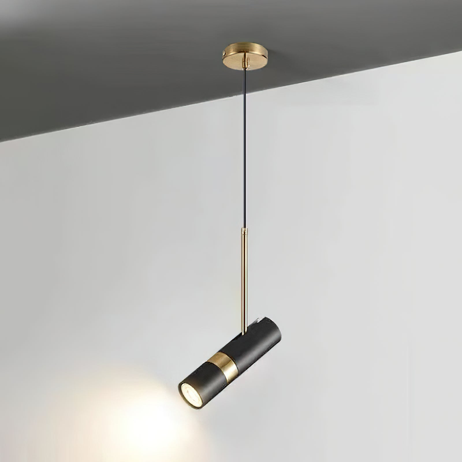 Czarno-złota metalowa lampa wisząca na stałe