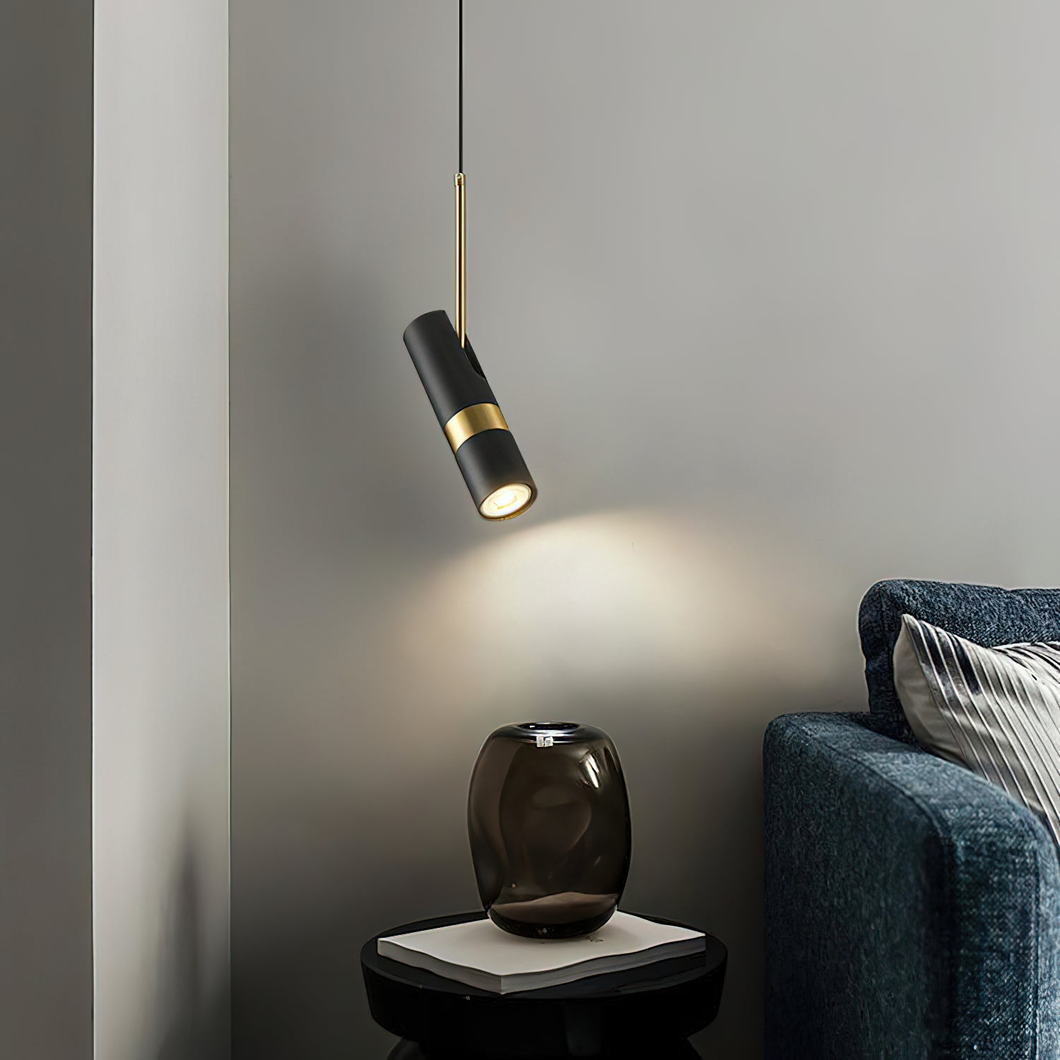 Czarno-złota metalowa lampa wisząca na stałe