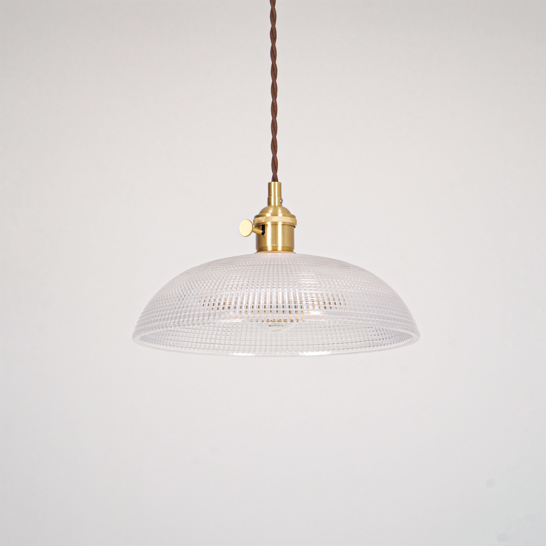 Pendentif &agrave; brancher en laiton poli et verre bomb&eacute;