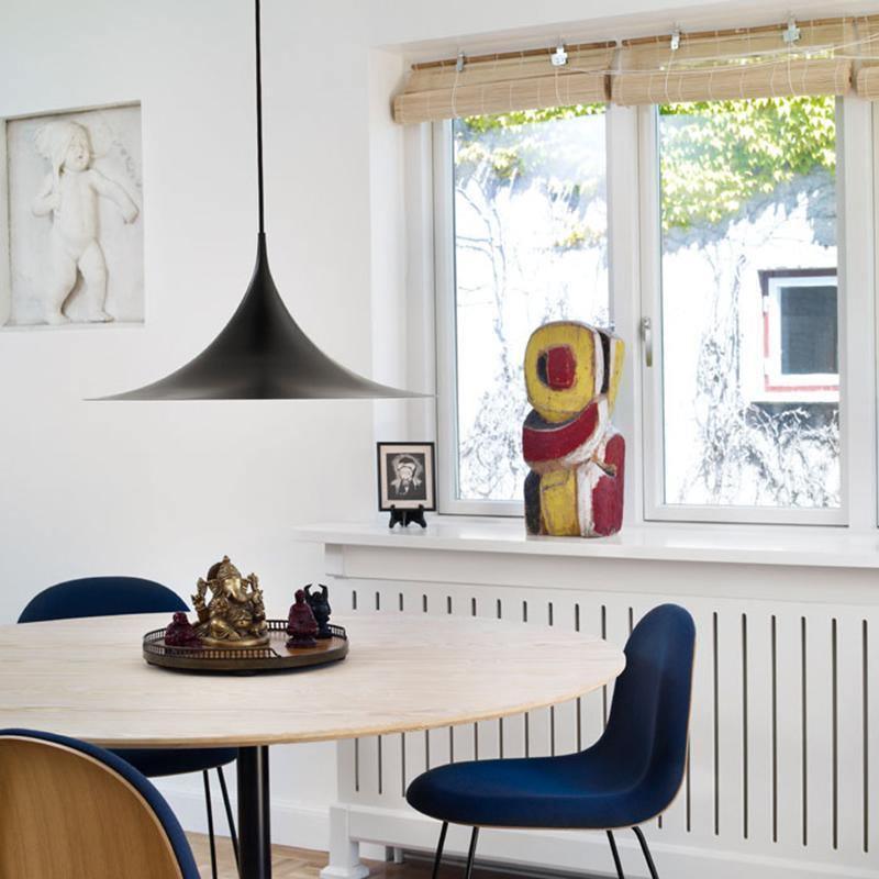 Bogenf&ouml;rmige Aluminium-Pendelleuchte mit Stecker