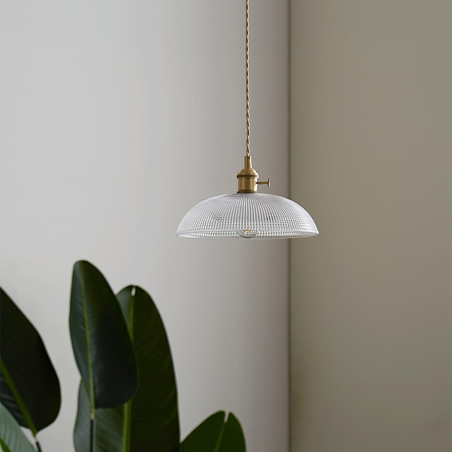 Pendentif &agrave; brancher en laiton poli et verre bomb&eacute;