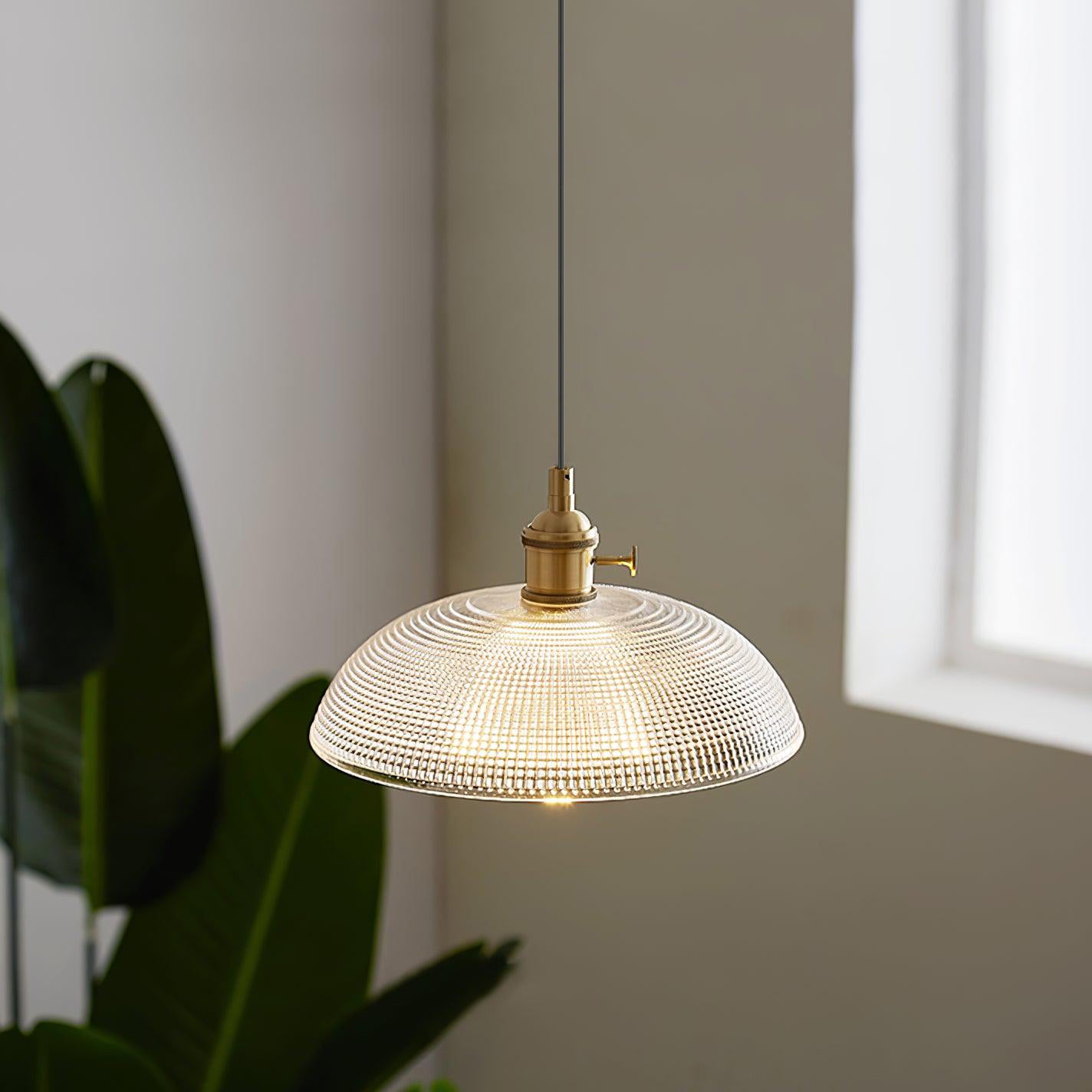 Pendentif &agrave; brancher en laiton poli et verre bomb&eacute;