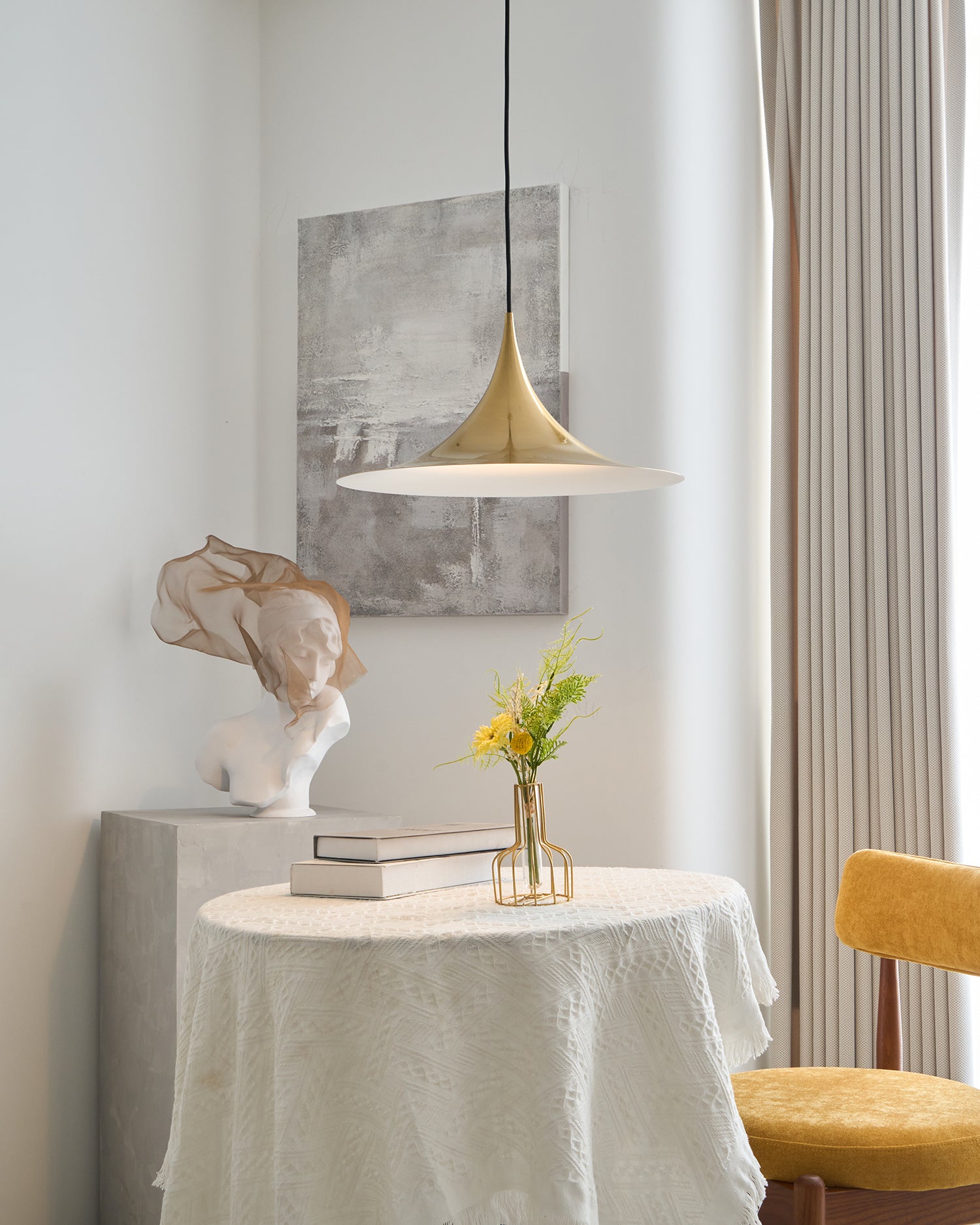 Bogenf&ouml;rmige Aluminium-Pendelleuchte mit Stecker