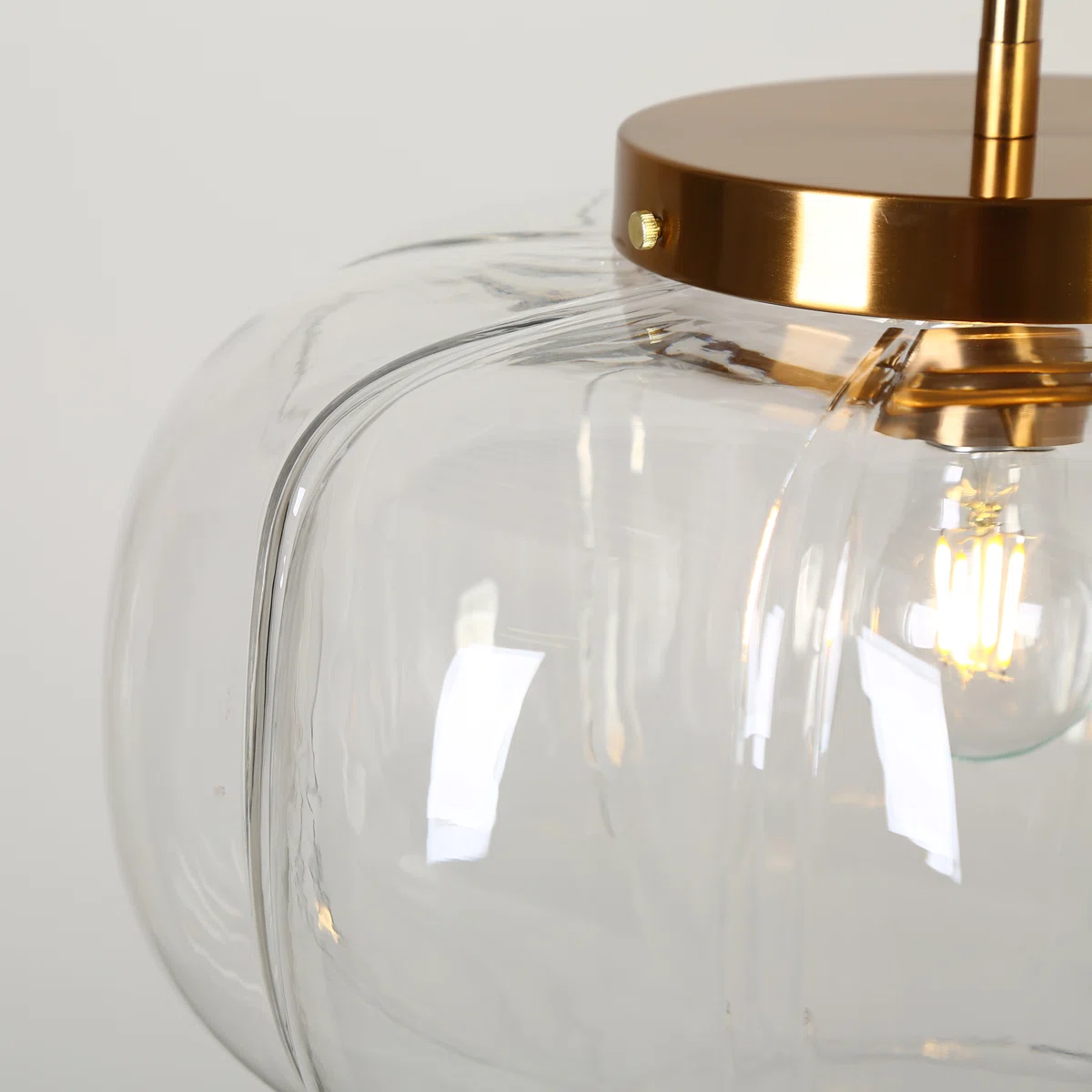 Geribbelde glazen koepelhanglamp met &eacute;&eacute;n licht