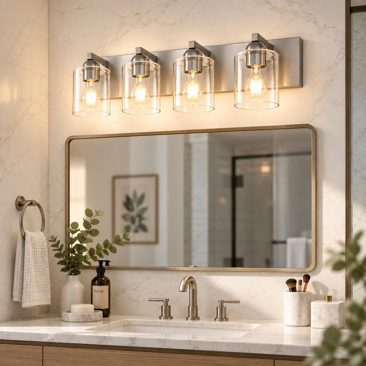 Moderne Badezimmerleuchte aus Metall mit Glasschirmen