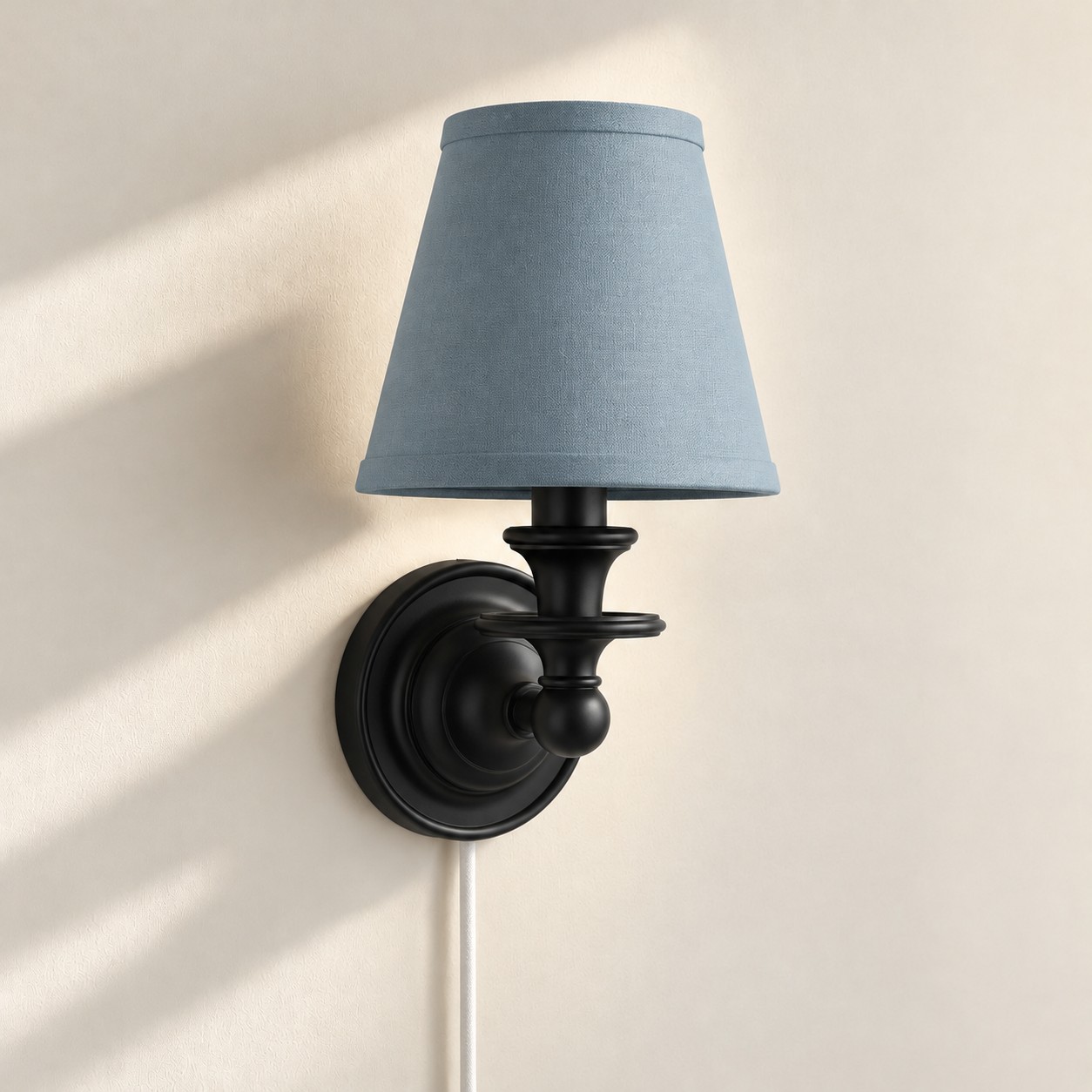 Sconce da parete Rowan senza fili con paralume piatto a tamburo - Lampada da parete in tessuto plug-in