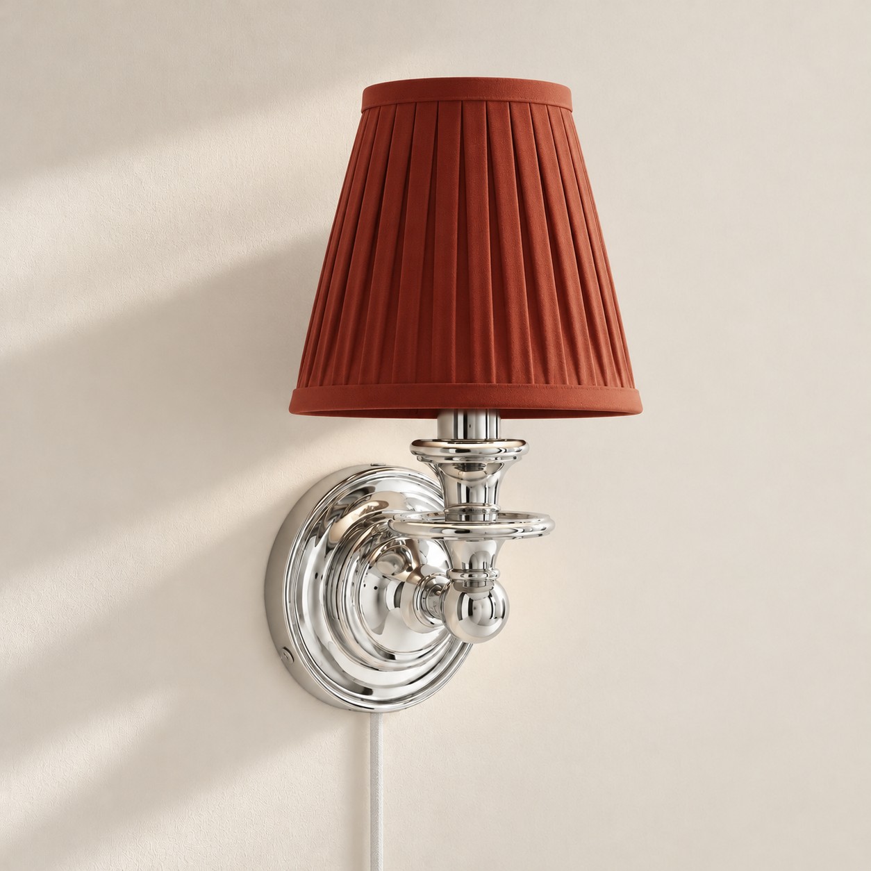 Applique murale Rowan sans fil &agrave; abat-jour pliss&eacute; cylindrique &ndash; Applique murale en tissu &agrave; brancher