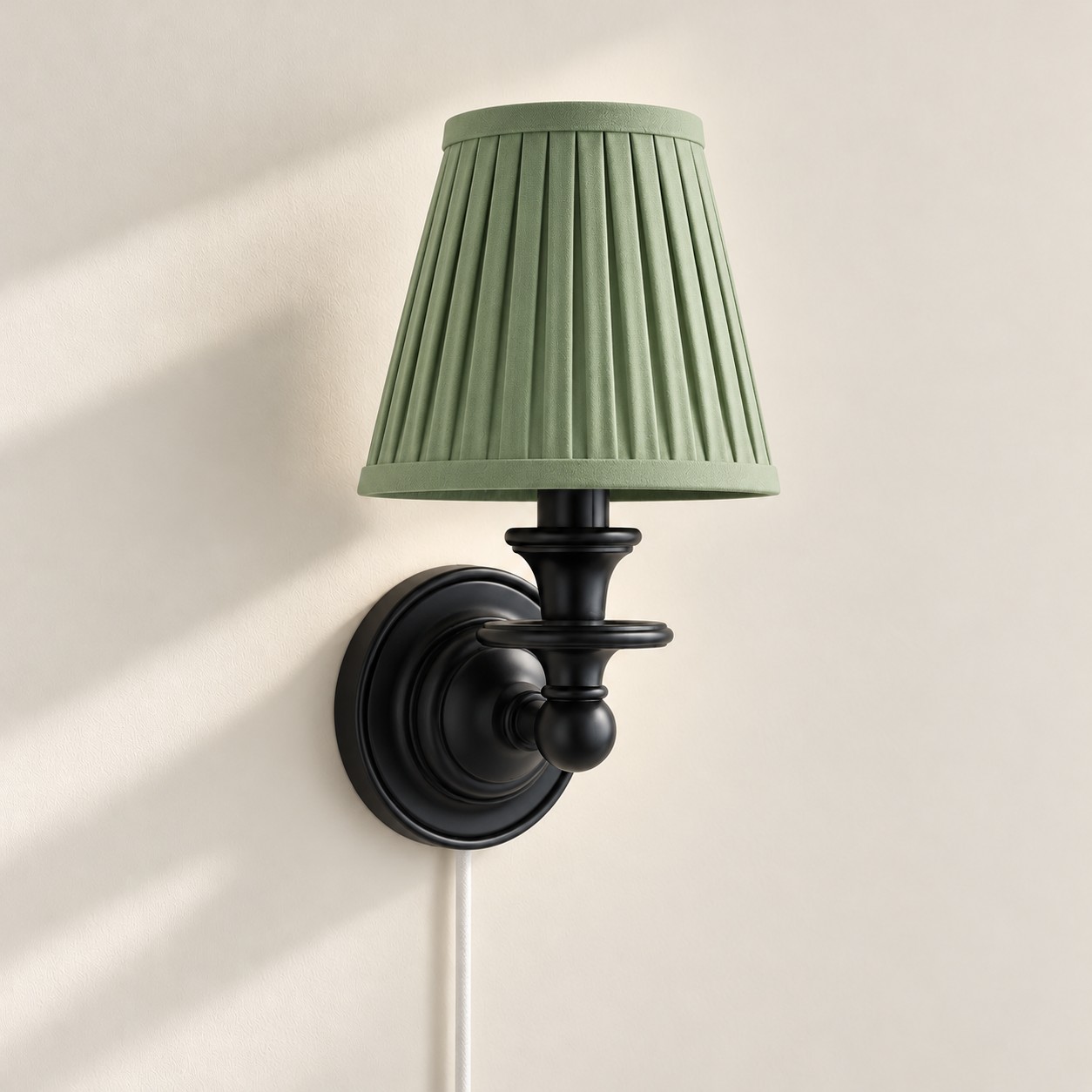 Applique murale Rowan sans fil &agrave; abat-jour pliss&eacute; cylindrique &ndash; Applique murale en tissu &agrave; brancher