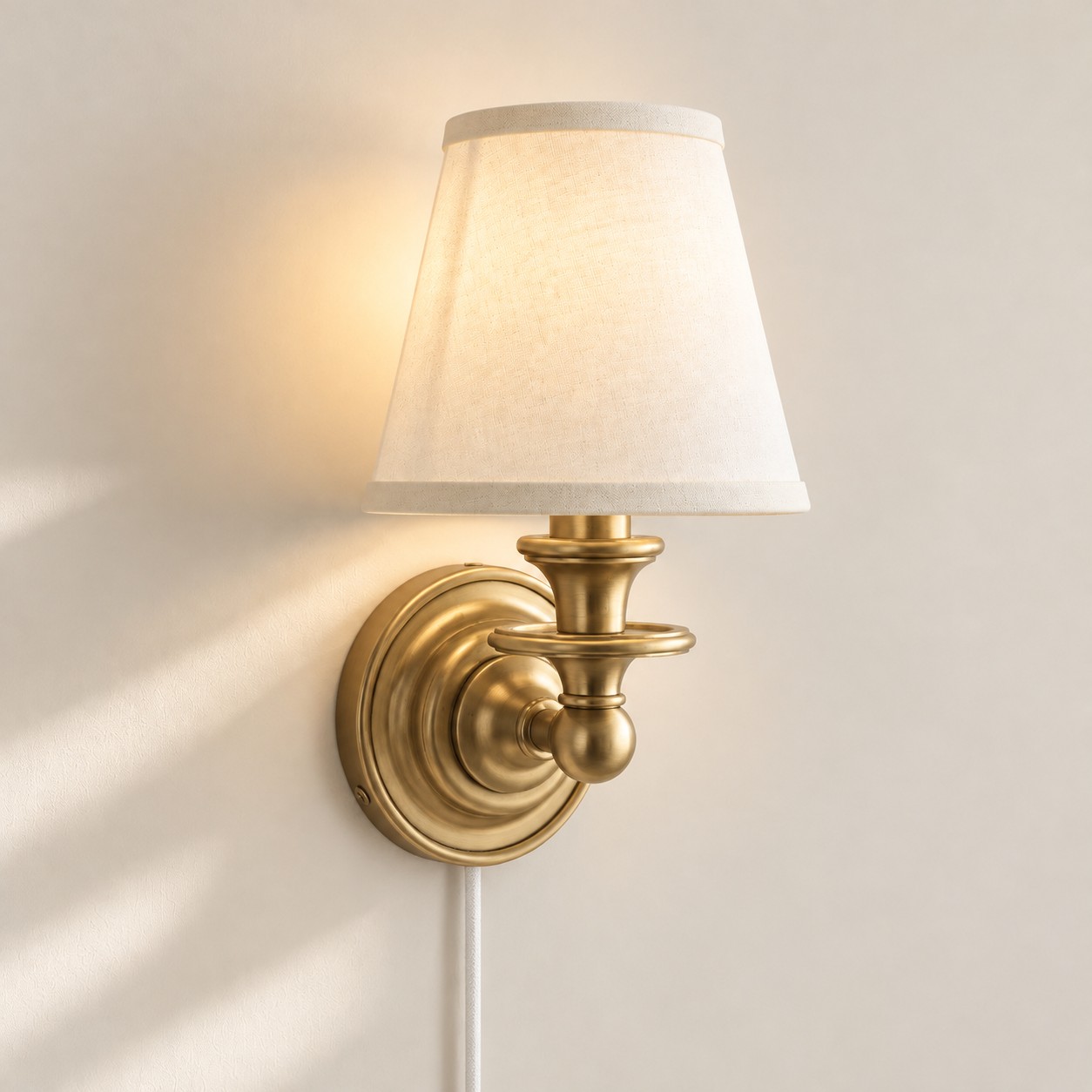 Sconce da parete Rowan senza fili con paralume piatto a tamburo - Lampada da parete in tessuto plug-in