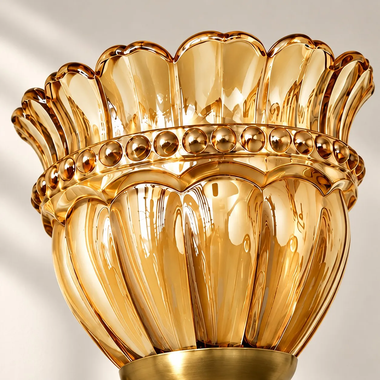 Applique murale en perles de verre en forme de m&eacute;duse fran&ccedil;aise