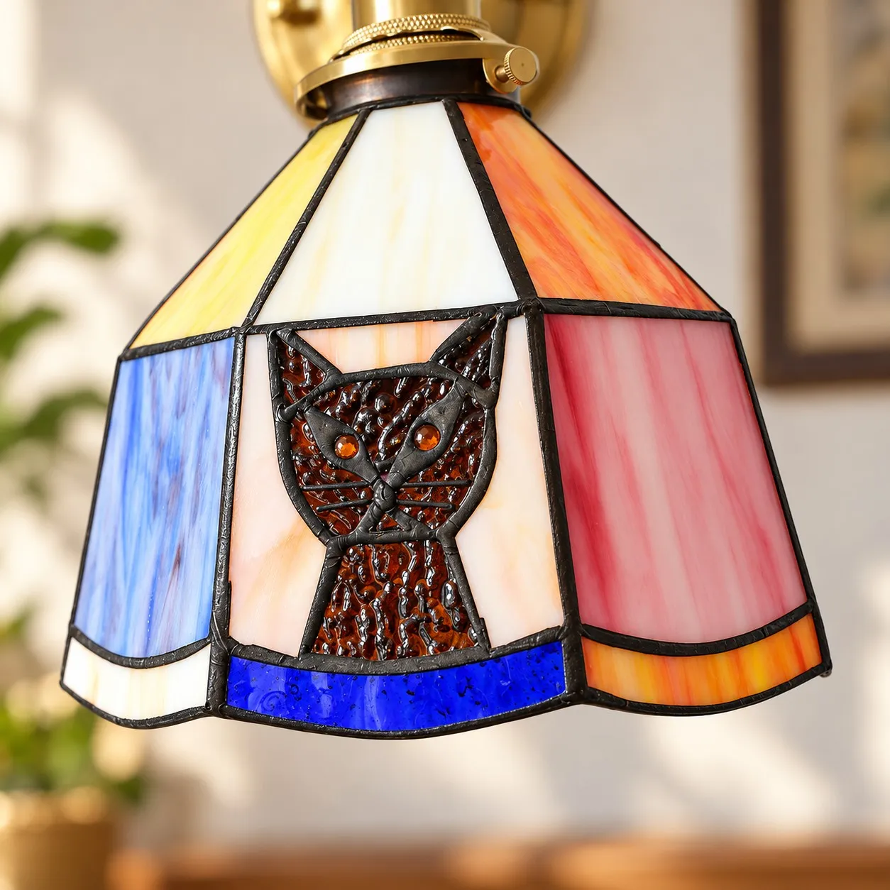 Applique murale en vitrail Tiffany repr&eacute;sentant un chat