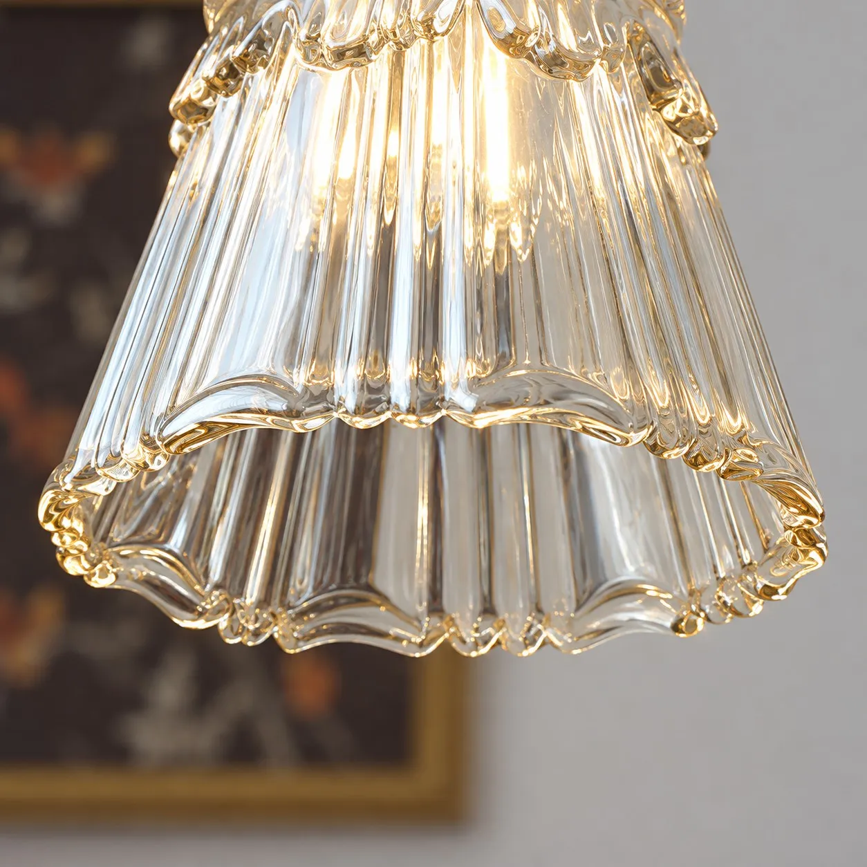 Suspension vintage en verre sculpt&eacute;