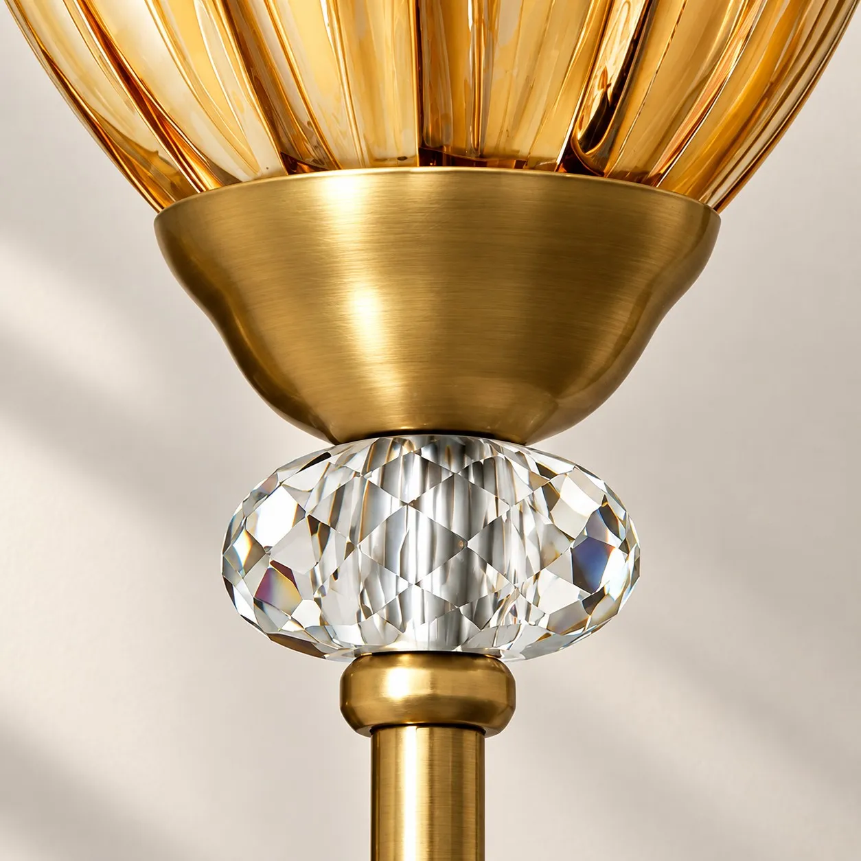 Applique murale en perles de verre en forme de m&eacute;duse fran&ccedil;aise