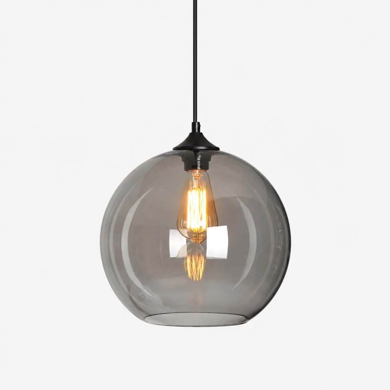 Lampadario a sospensione con globo in vetro grigio fum&eacute;