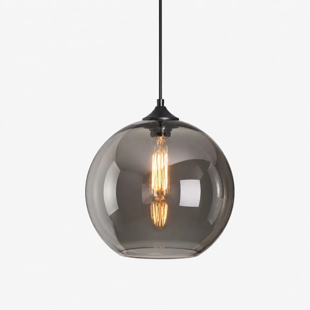 Lampadario a sospensione con globo in vetro grigio fum&eacute;