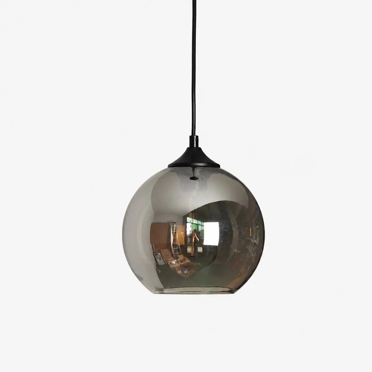 Lampadario a sospensione con globo in vetro grigio fum&eacute;