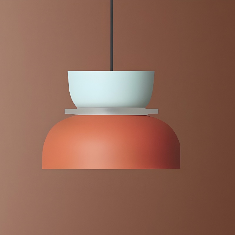Bunte H&auml;ngeleuchte mit Schalenschirm